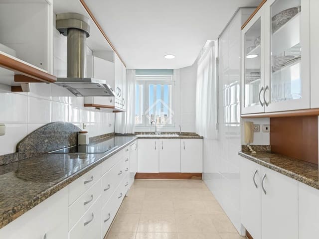 6 bedroom Penthouse for rent in Alicante / Alacant city with pool garage - € 5,000 (Ref: 9349985)