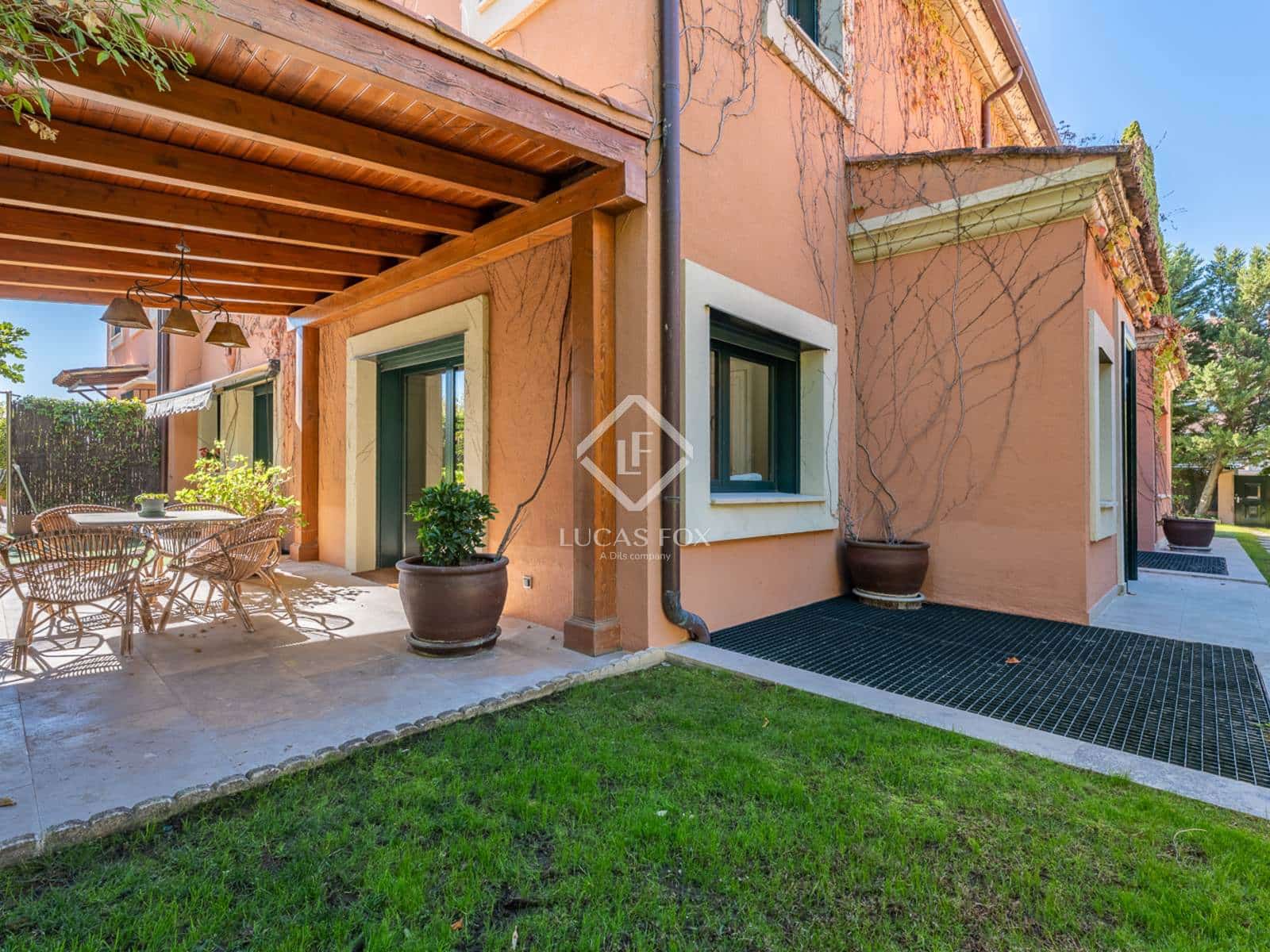 4 soveværelse Villa til salg i Pozuelo de Alarcon med garage - € 1.550.000 (Ref: 9349989)