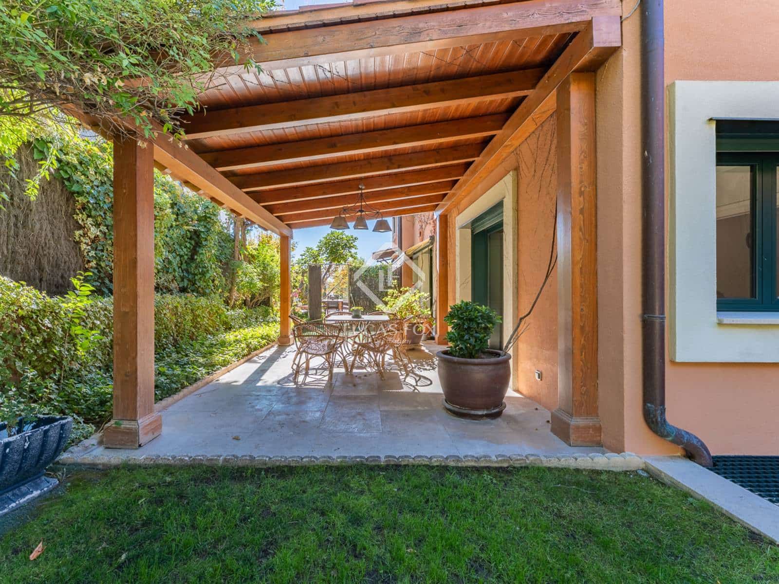 4 soveværelse Villa til salg i Pozuelo de Alarcon med garage - € 1.550.000 (Ref: 9349989)