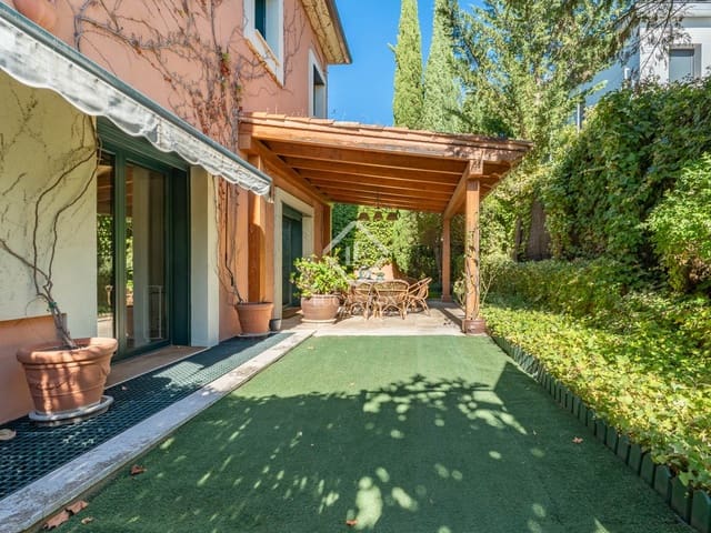 4 soverom Villa til salgs i Pozuelo de Alarcón med garasje - € 1 550 000 (Ref: 9349989)