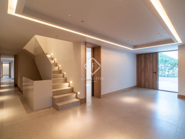 8 slaapkamer Villa te koop in Madrid stad met zwembad - € 7.900.000 (Ref: 9352103)