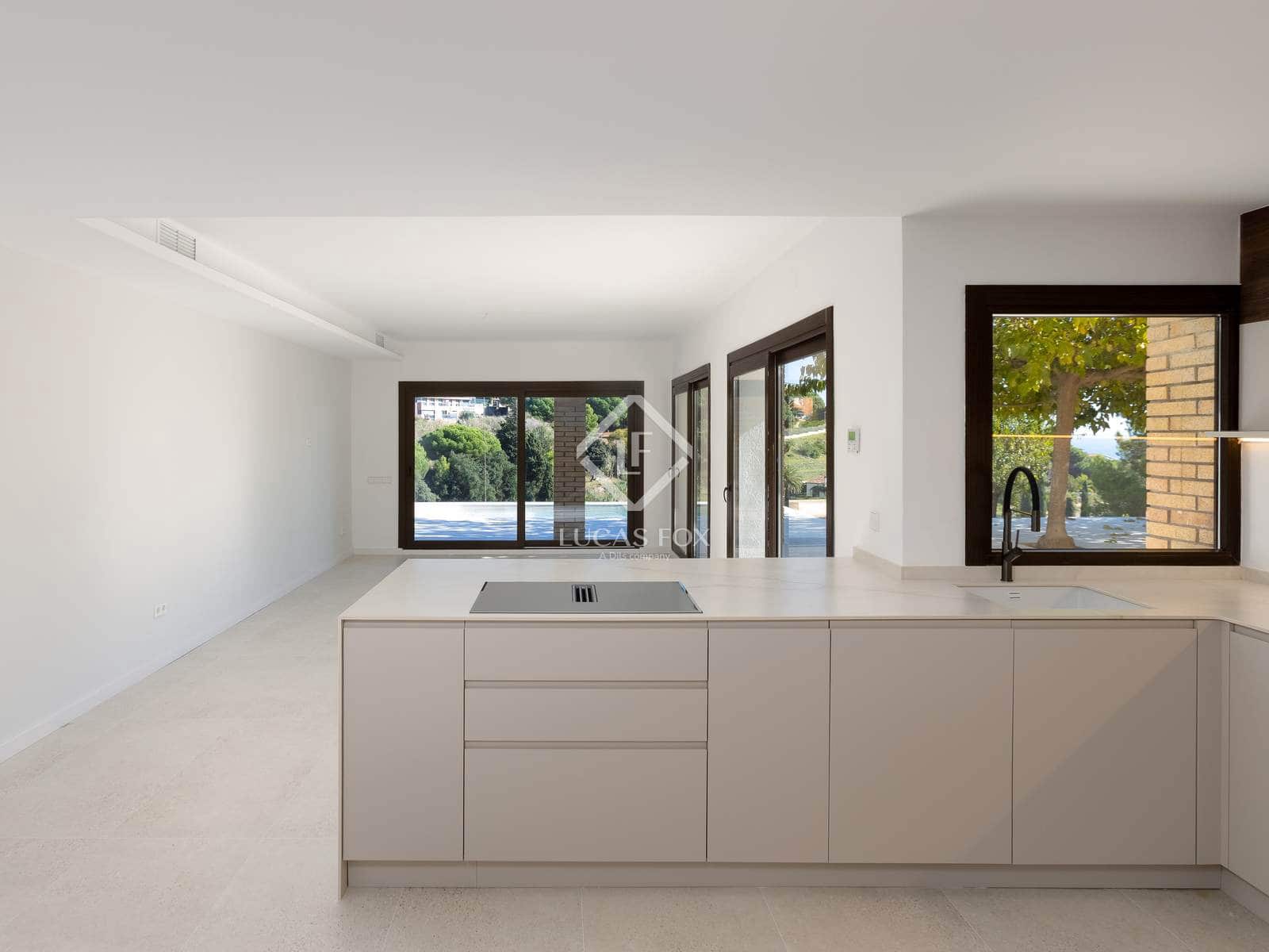 4 bedroom Villa for sale in Arenys de Mar with pool - € 1,150,000 (Ref: 9352104)