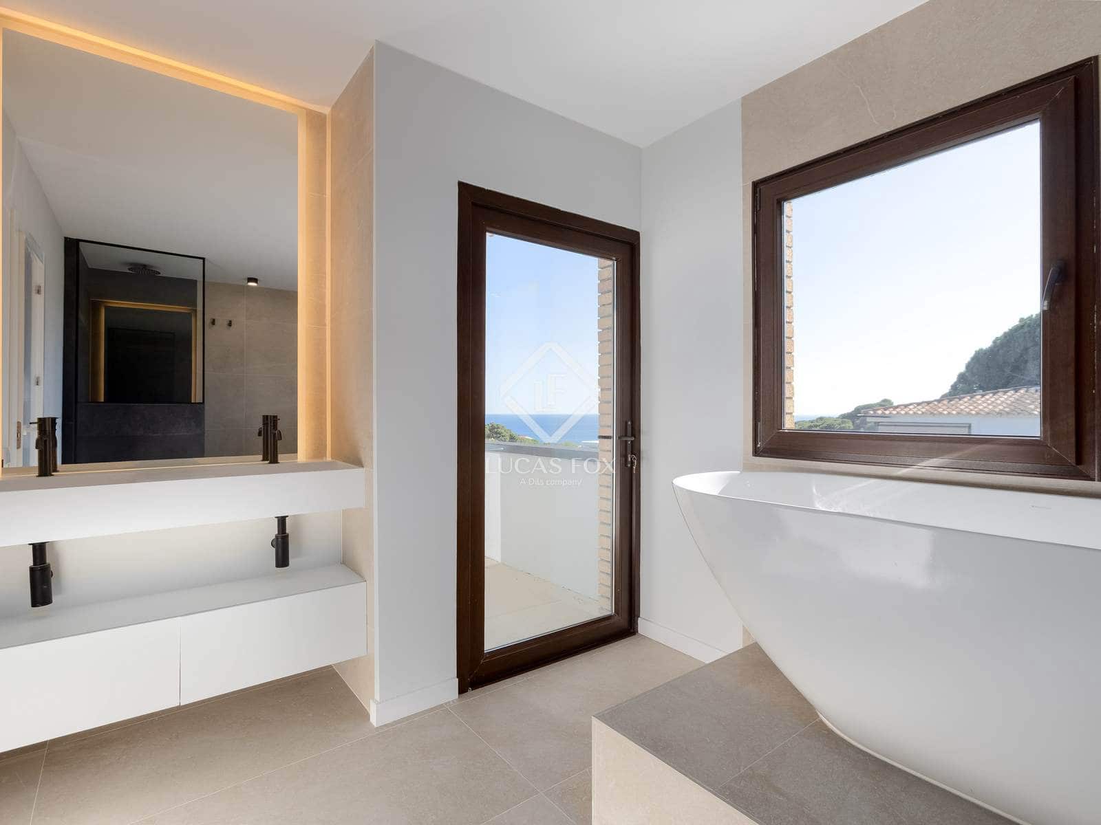 4 bedroom Villa for sale in Arenys de Mar with pool - € 1,150,000 (Ref: 9352104)