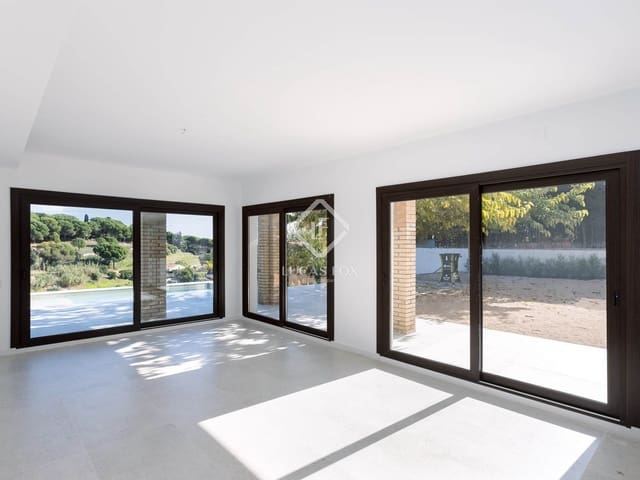 4 bedroom Villa for sale in Arenys de Mar with pool - € 1,150,000 (Ref: 9352104)