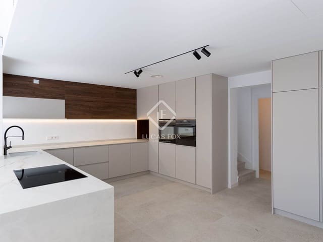 4 bedroom Villa for sale in Arenys de Mar with pool - € 1,150,000 (Ref: 9352104)