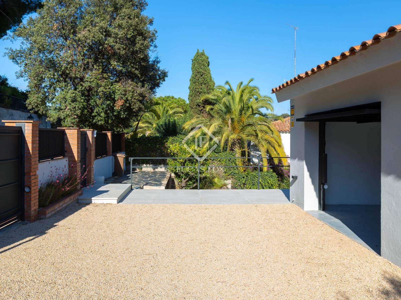 4 bedroom Villa for sale in Arenys de Mar with pool - € 1,150,000 (Ref: 9352104)