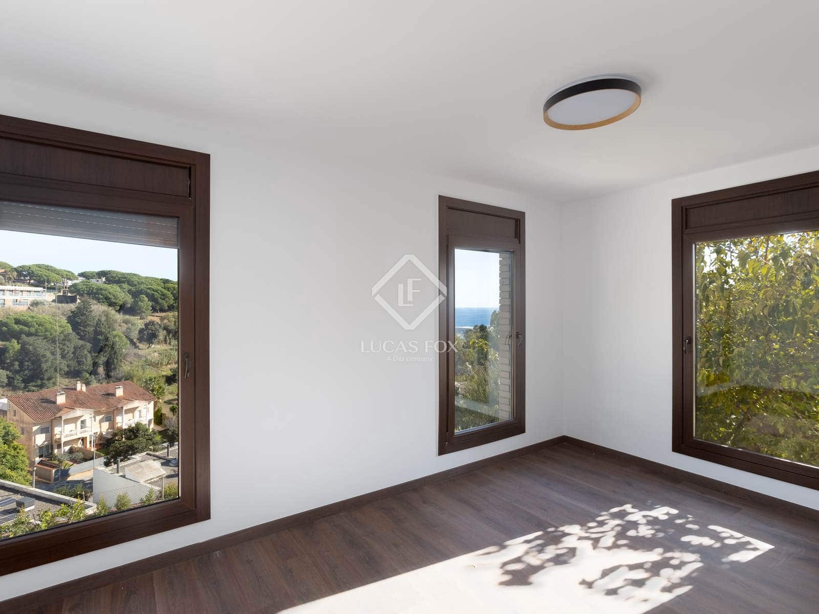 4 bedroom Villa for sale in Arenys de Mar with pool - € 1,150,000 (Ref: 9352104)