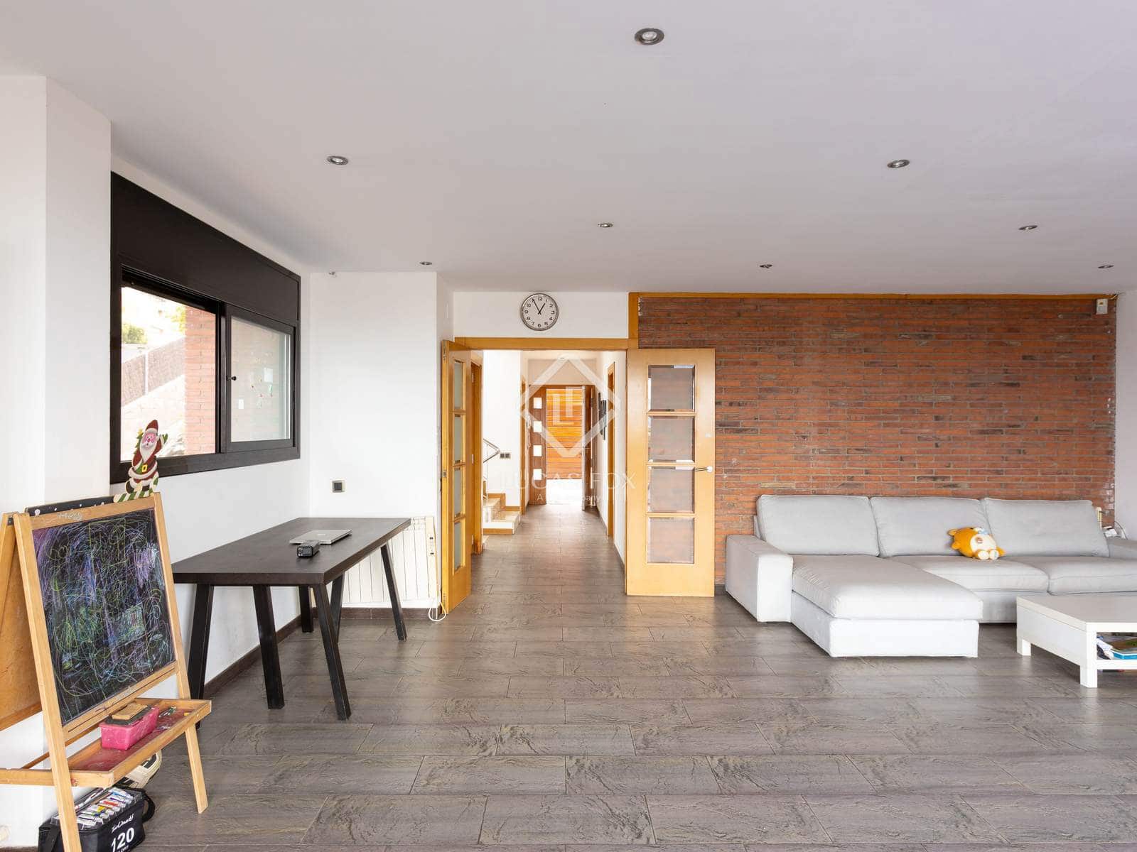 5 soveværelse Villa til salg i Vallromanes med swimmingpool garage - € 649.000 (Ref: 9354103)