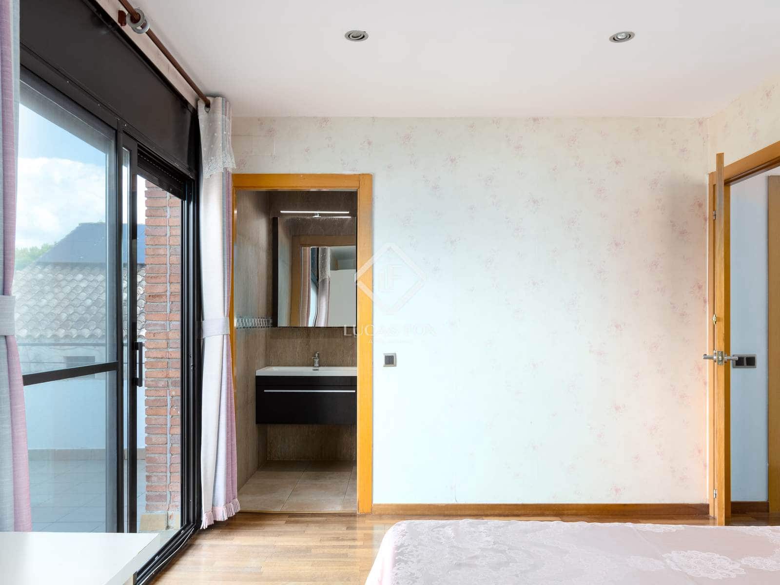 5 soveværelse Villa til salg i Vallromanes med swimmingpool garage - € 649.000 (Ref: 9354103)