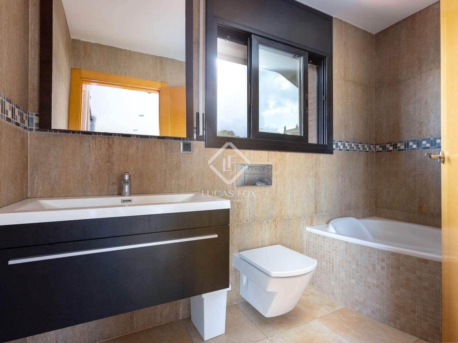 5 soveværelse Villa til salg i Vallromanes med swimmingpool garage - € 649.000 (Ref: 9354103)