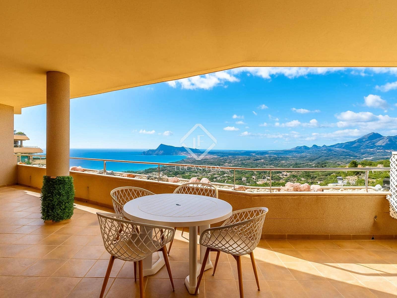 Ático de 2 habitaciones en Altea en venta con piscina garaje - 650.000 € (Ref: 9354513)