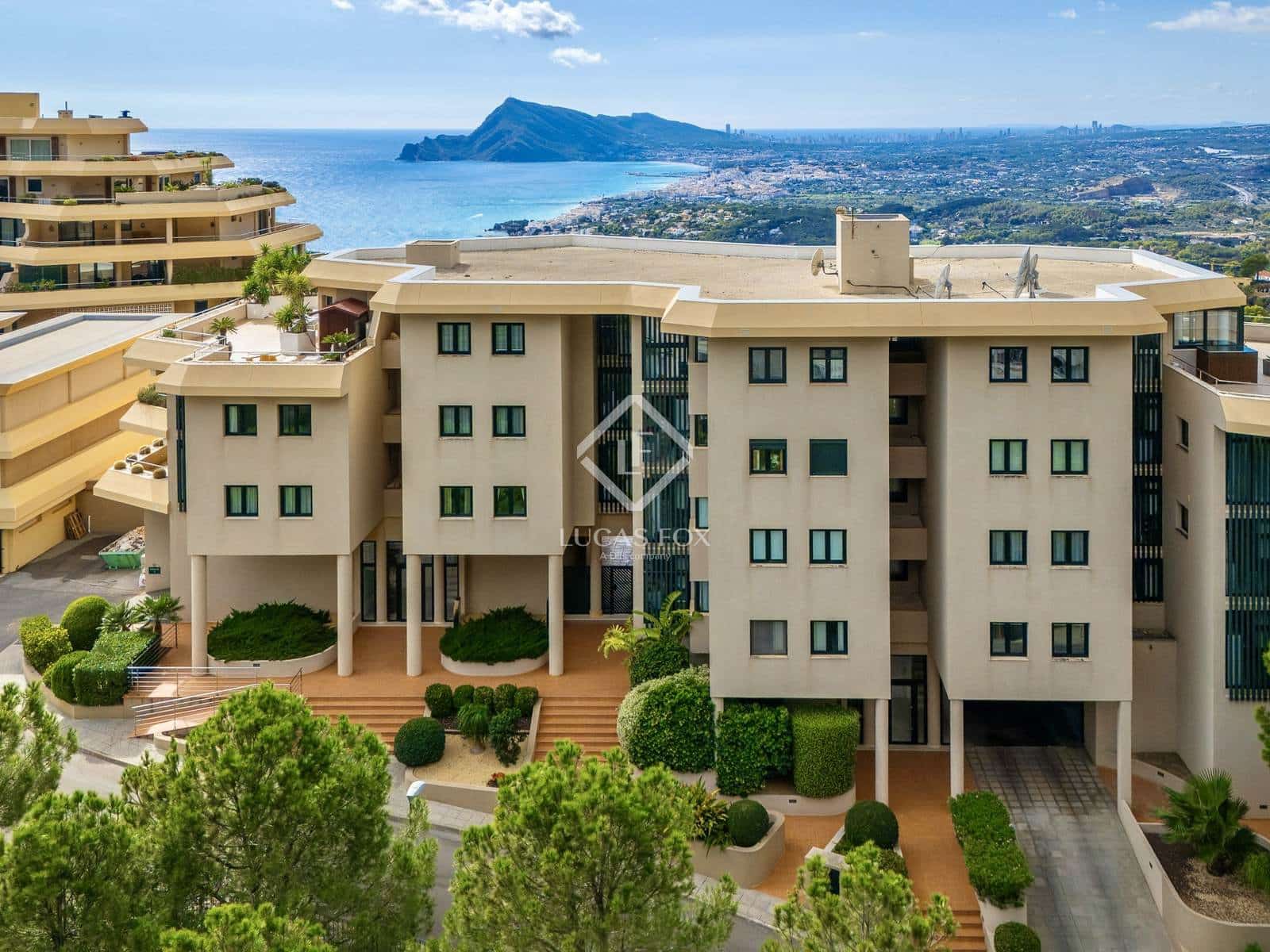 Ático de 2 habitaciones en Altea en venta con piscina garaje - 650.000 € (Ref: 9354513)