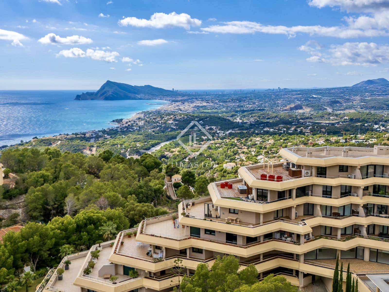Ático de 2 habitaciones en Altea en venta con piscina garaje - 650.000 € (Ref: 9354513)