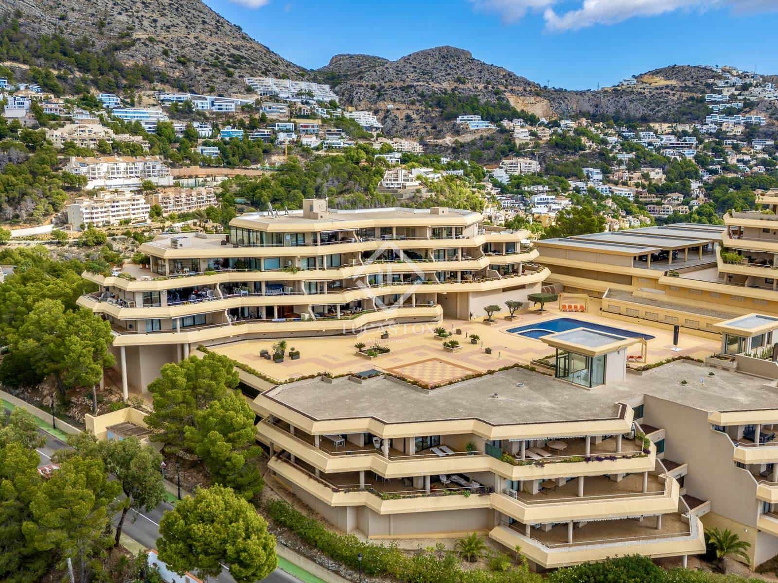 Ático de 2 habitaciones en Altea en venta con piscina garaje - 650.000 € (Ref: 9354513)