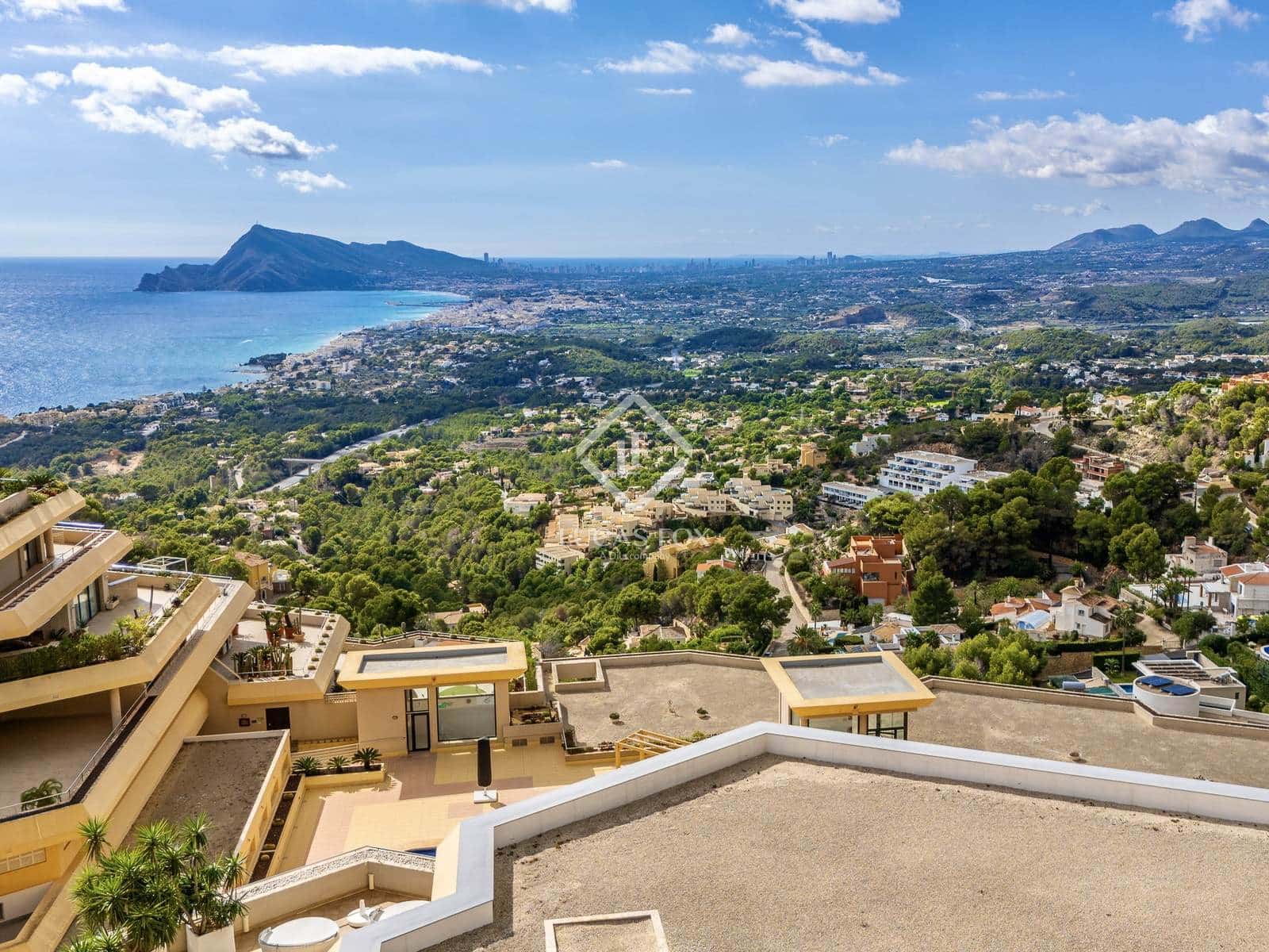 Ático de 2 habitaciones en Altea en venta con piscina garaje - 650.000 € (Ref: 9354513)