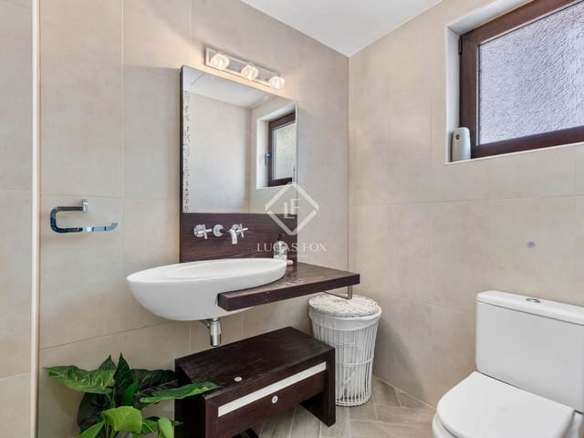 4 bedroom Villa for sale in Finestrat with pool garage - € 1,050,000 (Ref: 9354514)