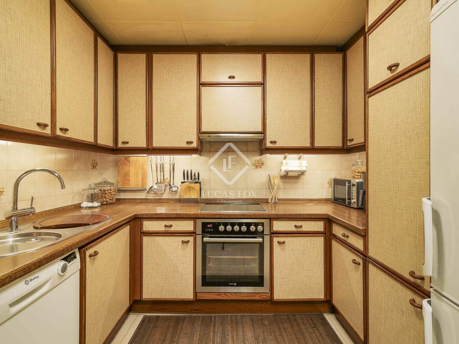 5 soverom Penthouse til salgs i Barcelona by med garasje - € 660 000 (Ref: 9357479)