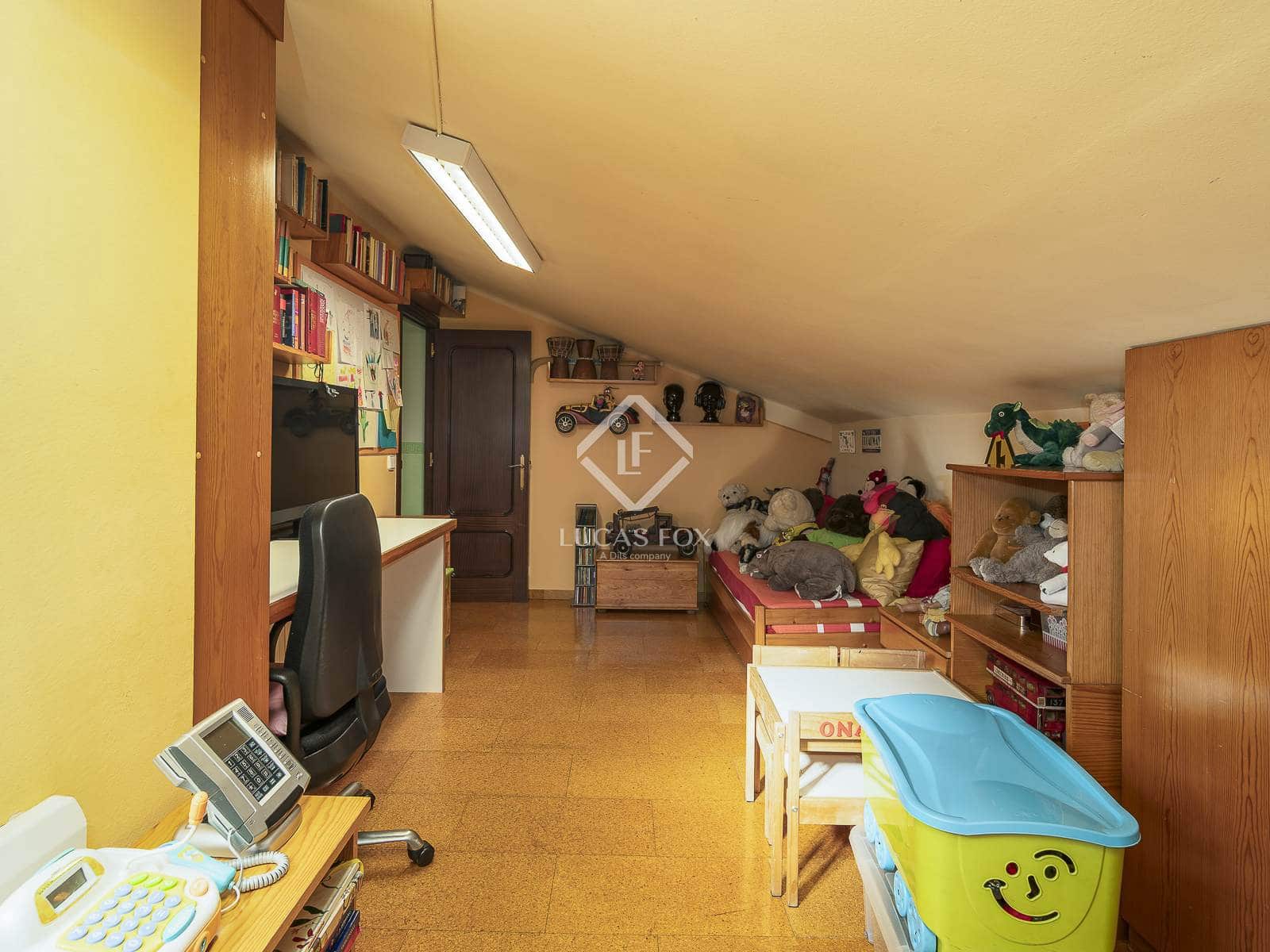 5 soverom Penthouse til salgs i Barcelona by med garasje - € 660 000 (Ref: 9357479)