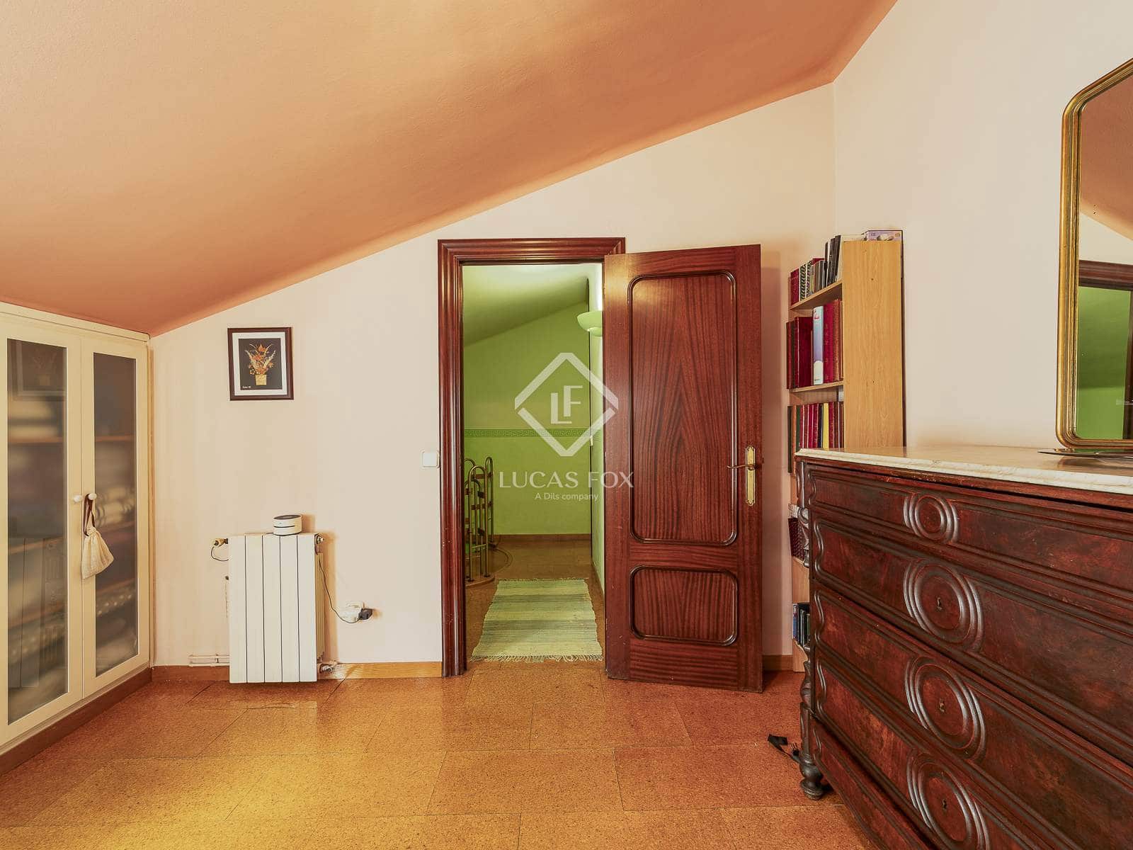 5 soverom Penthouse til salgs i Barcelona by med garasje - € 660 000 (Ref: 9357479)