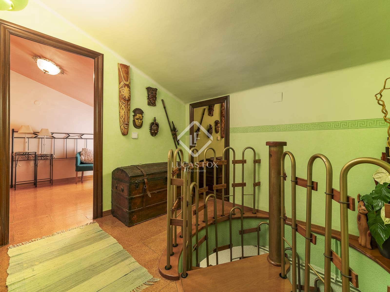 5 soverom Penthouse til salgs i Barcelona by med garasje - € 660 000 (Ref: 9357479)