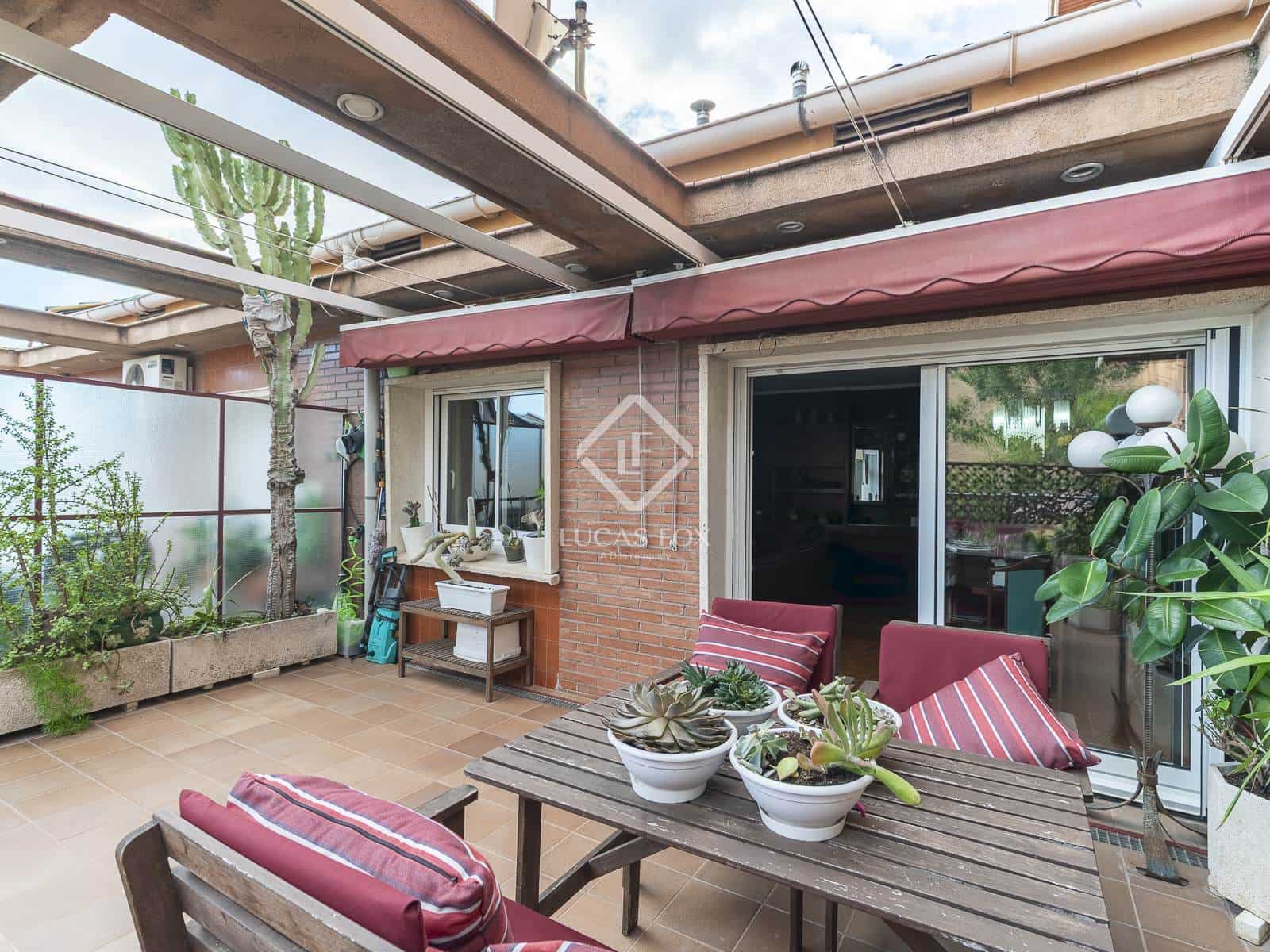 5 soverom Penthouse til salgs i Barcelona by med garasje - € 660 000 (Ref: 9357479)