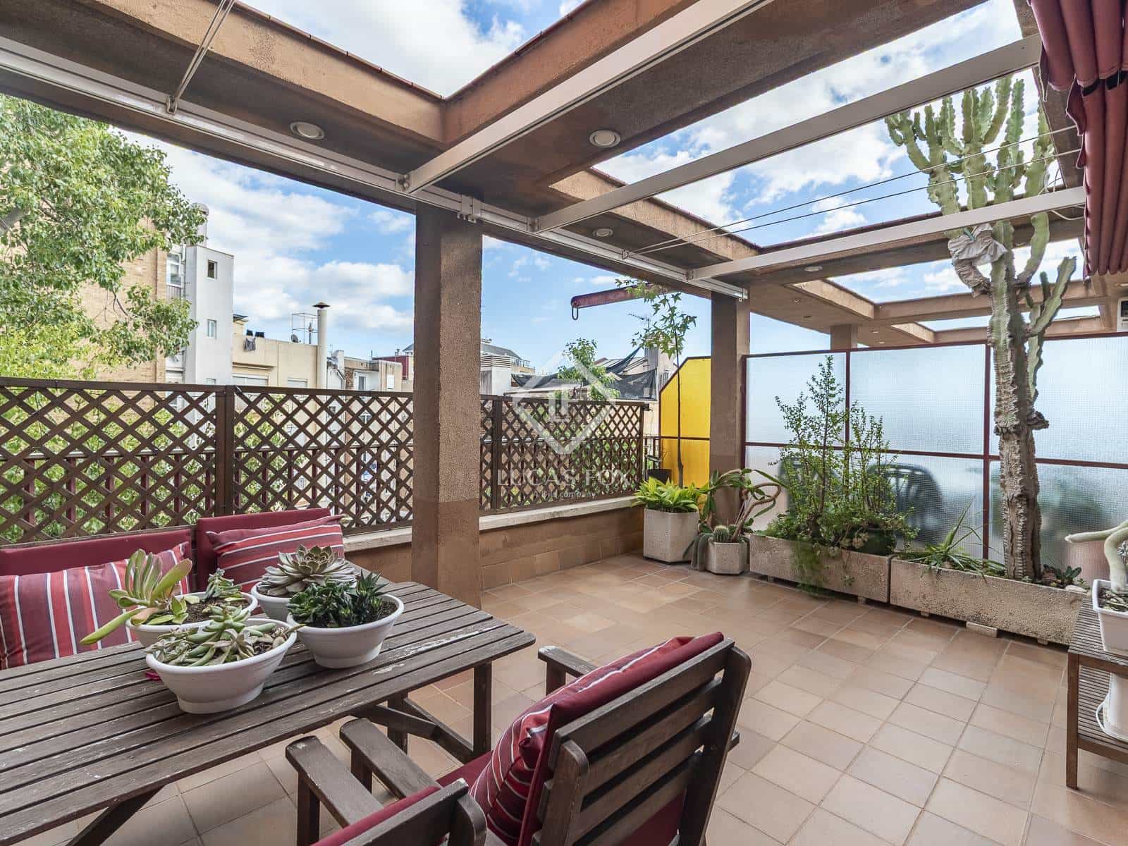 5 soverom Penthouse til salgs i Barcelona by med garasje - € 660 000 (Ref: 9357479)