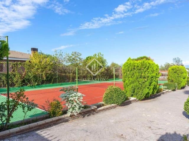 3 bedroom Villa for sale in Algete with pool garage - € 560,000 (Ref: 9357716)