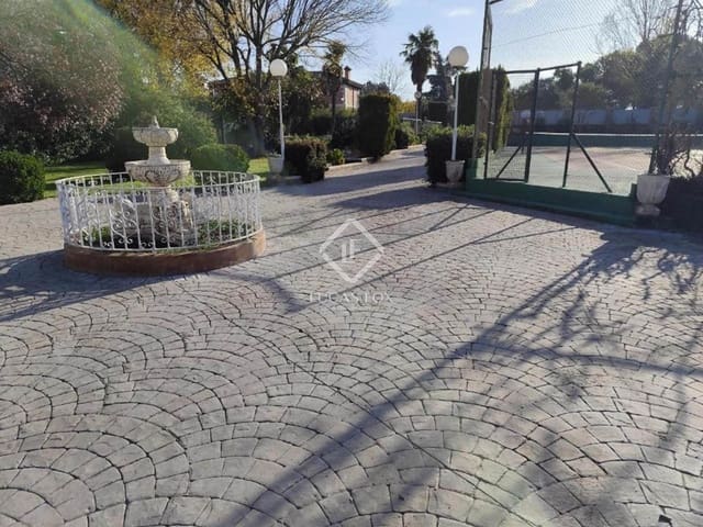 3 bedroom Villa for sale in Algete with pool garage - € 560,000 (Ref: 9357716)