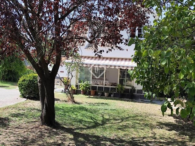 3 bedroom Villa for sale in Algete with pool garage - € 560,000 (Ref: 9357716)