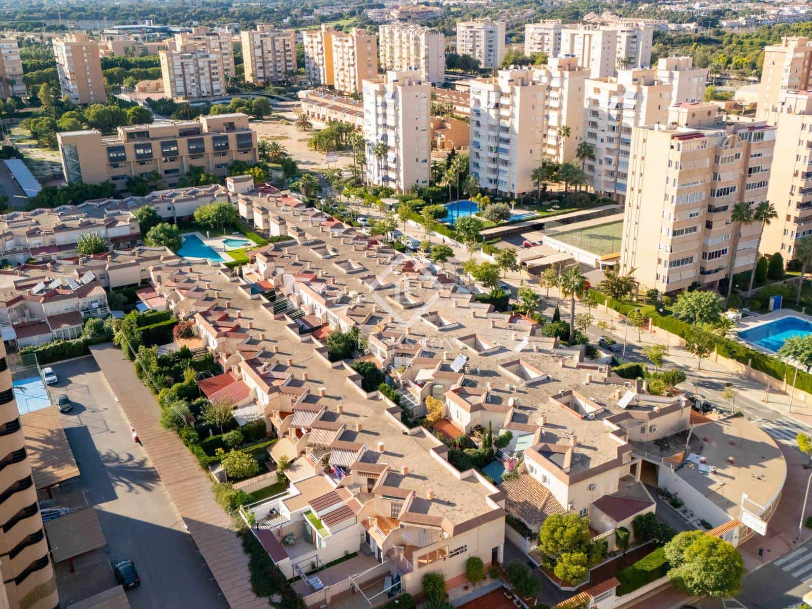 3 soveværelse Villa til salg i Alicante by med swimmingpool garage - € 490.000 (Ref: 9357845)