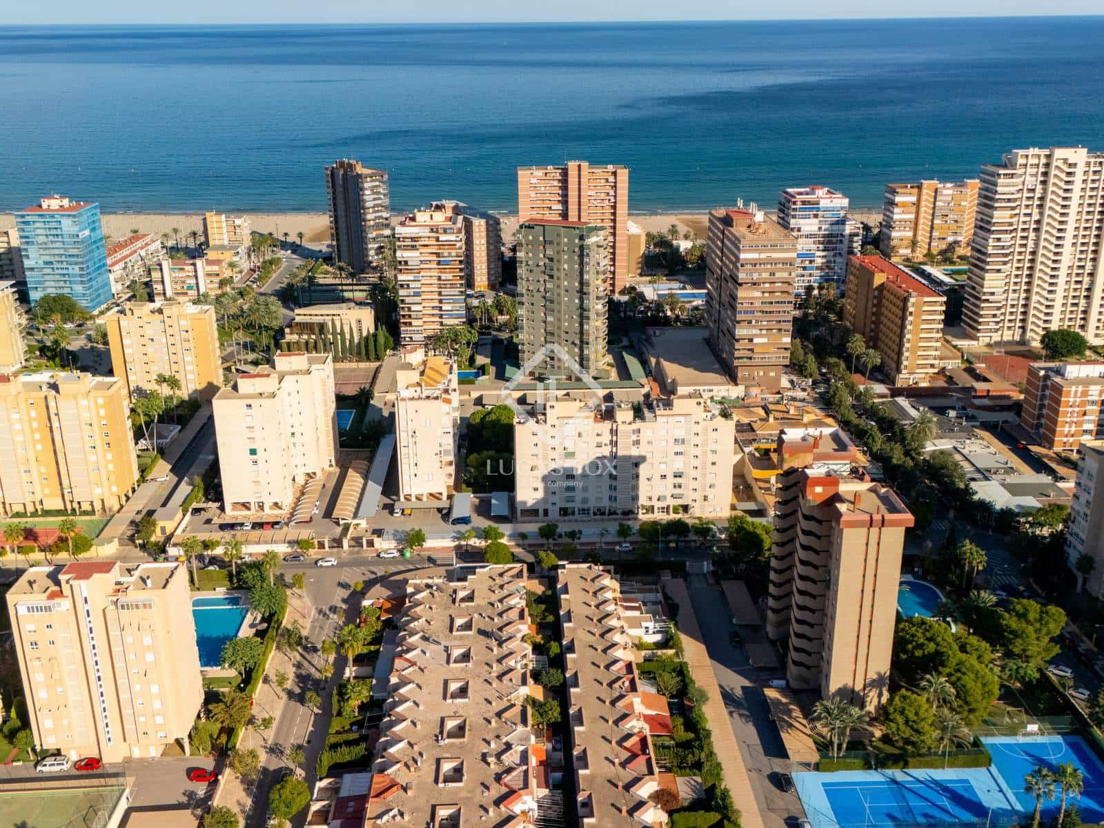 3 soveværelse Villa til salg i Alicante by med swimmingpool garage - € 490.000 (Ref: 9357845)