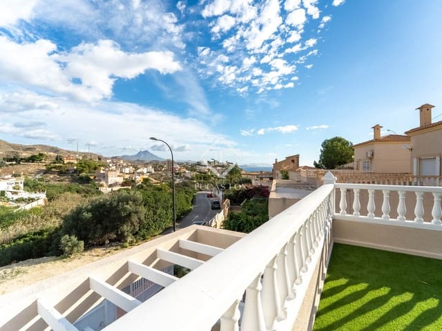 3 sovrum Villa till salu i El Campello med garage - 550 000 € (Ref: 9357846)
