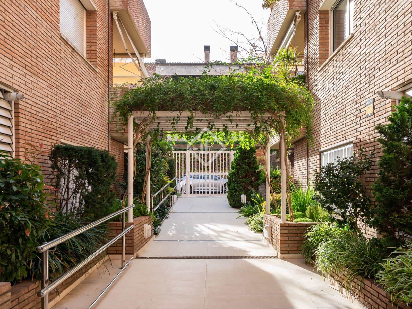 3 bedroom Apartment for rent in Sant Cugat del Valles with pool garage - € 3,300 (Ref: 9357849)