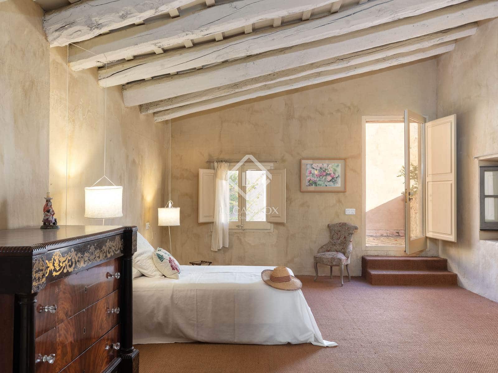 6 soveværelse Finca/Landehus til salg i Vilamacolum med swimmingpool - € 1.590.000 (Ref: 9360208)