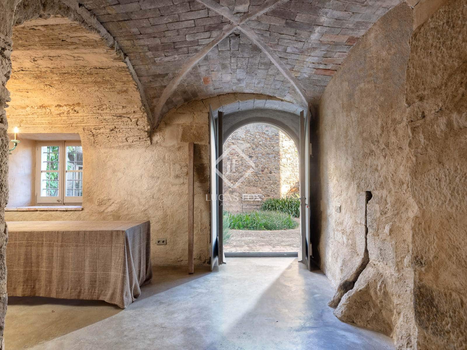 6 soveværelse Finca/Landehus til salg i Vilamacolum med swimmingpool - € 1.590.000 (Ref: 9360208)