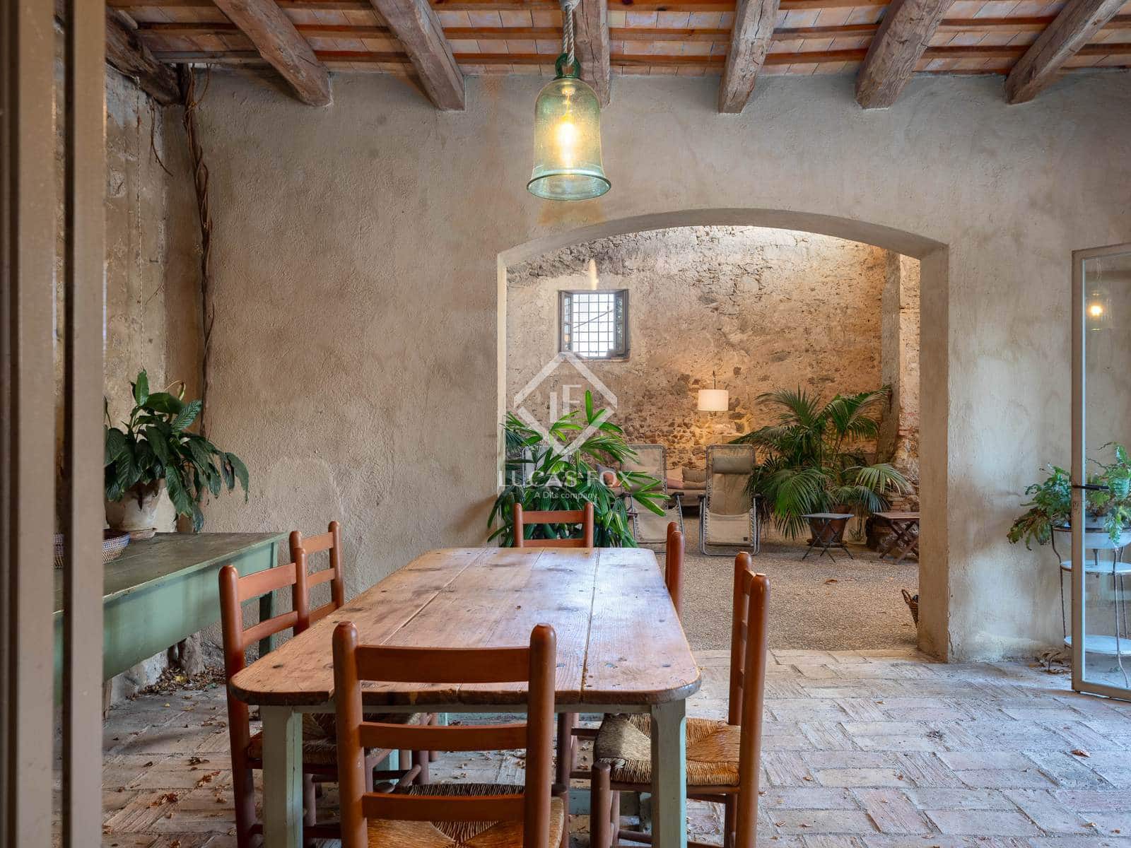 6 soveværelse Finca/Landehus til salg i Vilamacolum med swimmingpool - € 1.590.000 (Ref: 9360208)