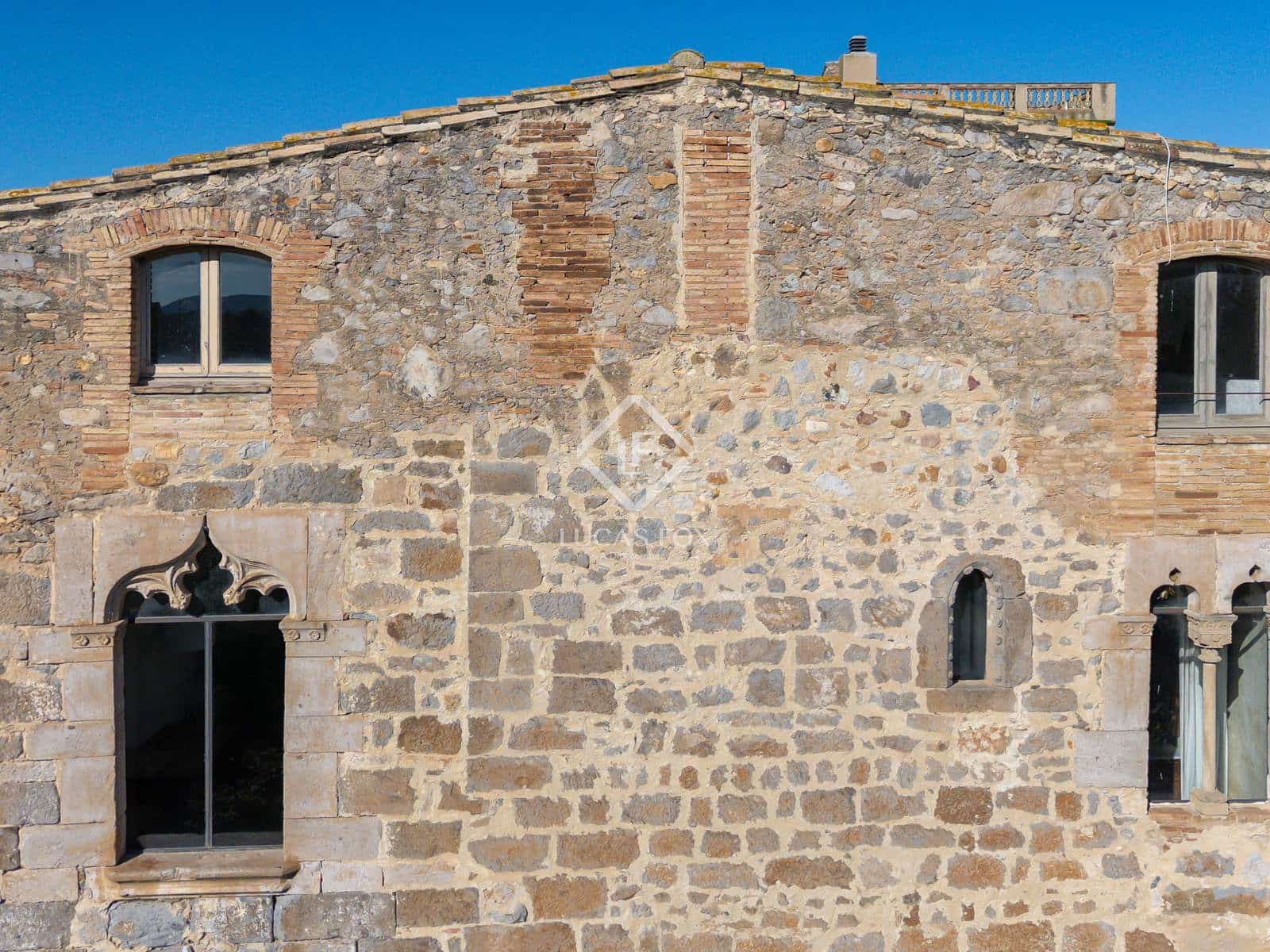 6 soveværelse Finca/Landehus til salg i Vilamacolum med swimmingpool - € 1.590.000 (Ref: 9360208)