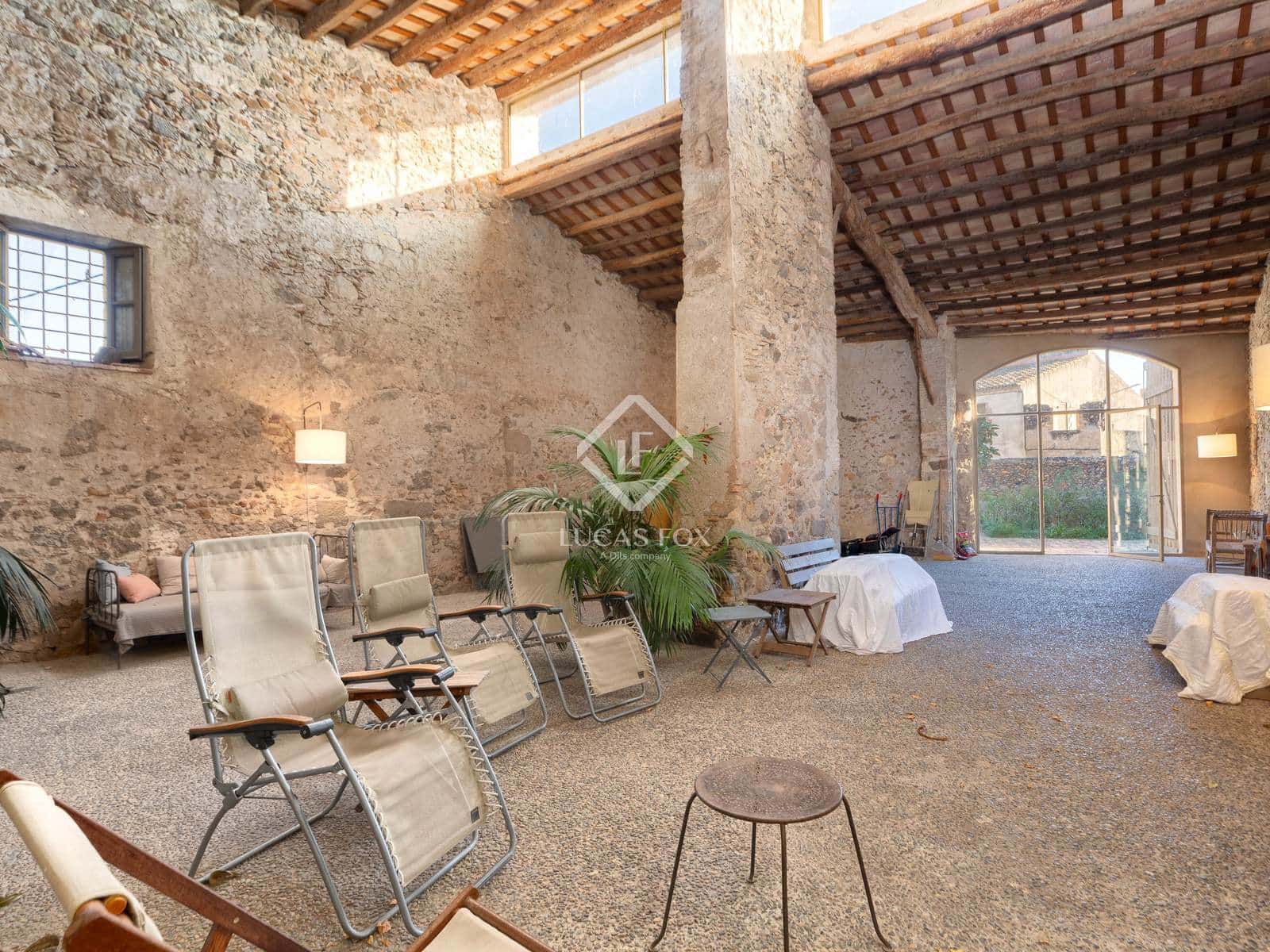 6 soveværelse Finca/Landehus til salg i Vilamacolum med swimmingpool - € 1.590.000 (Ref: 9360208)