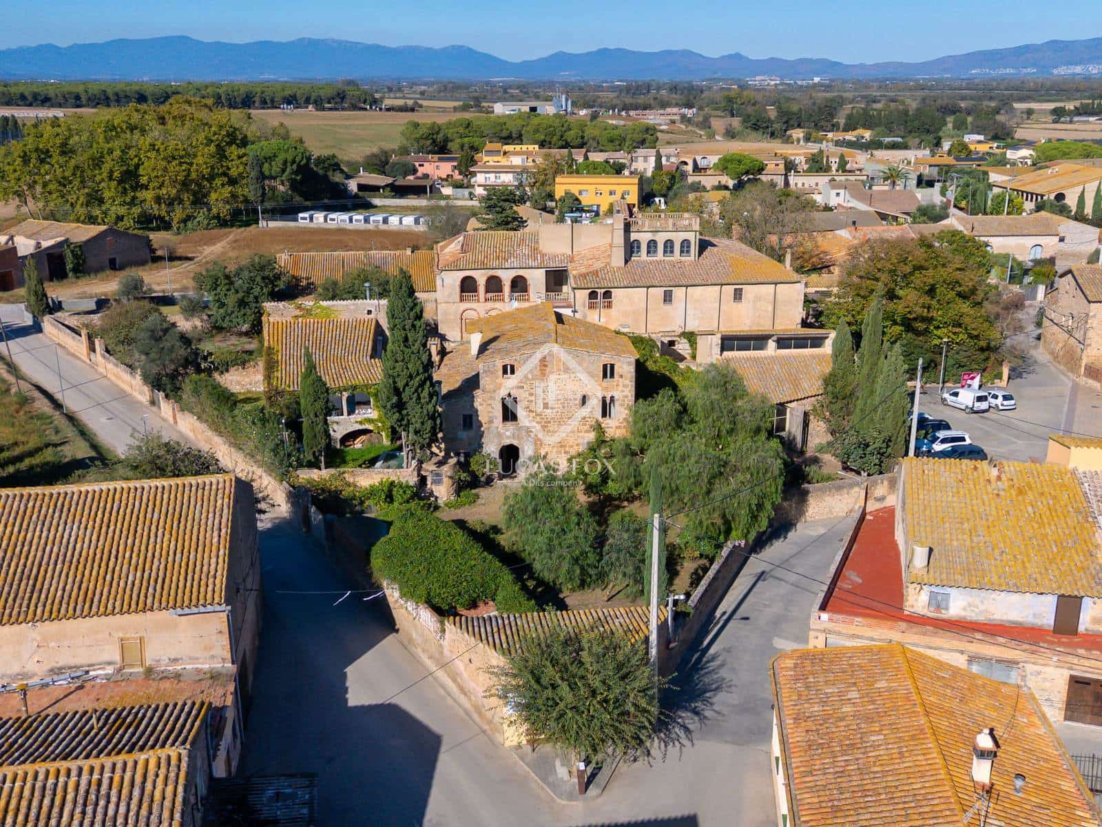 6 soveværelse Finca/Landehus til salg i Vilamacolum med swimmingpool - € 1.590.000 (Ref: 9360208)