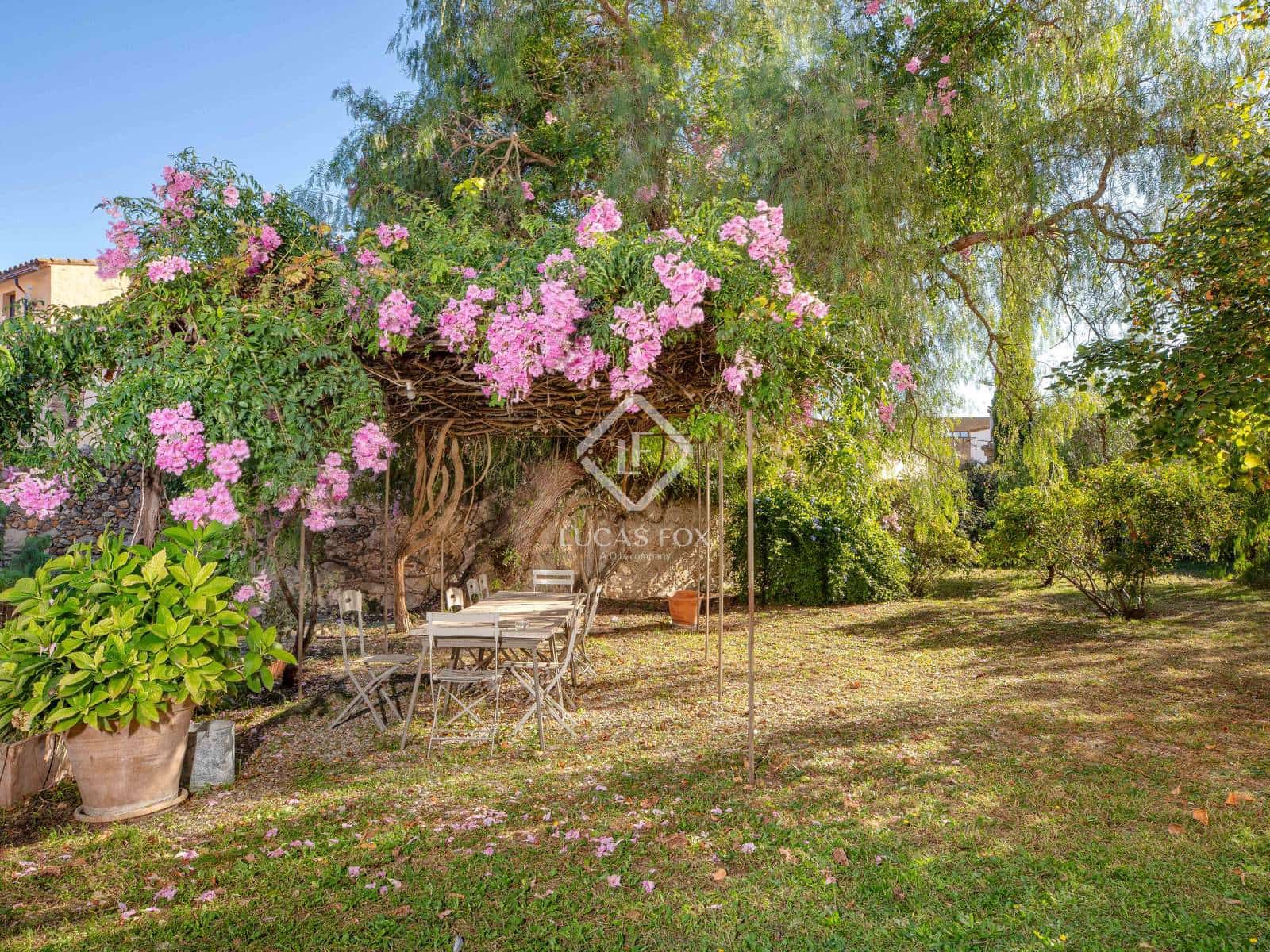 6 soveværelse Finca/Landehus til salg i Vilamacolum med swimmingpool - € 1.590.000 (Ref: 9360208)