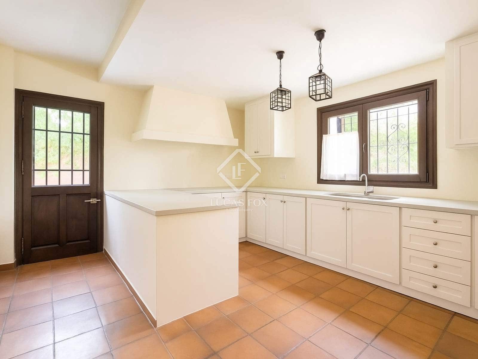 6 bedroom Villa for sale in Alicante / Alacant city with pool garage - € 1,350,000 (Ref: 9360444)