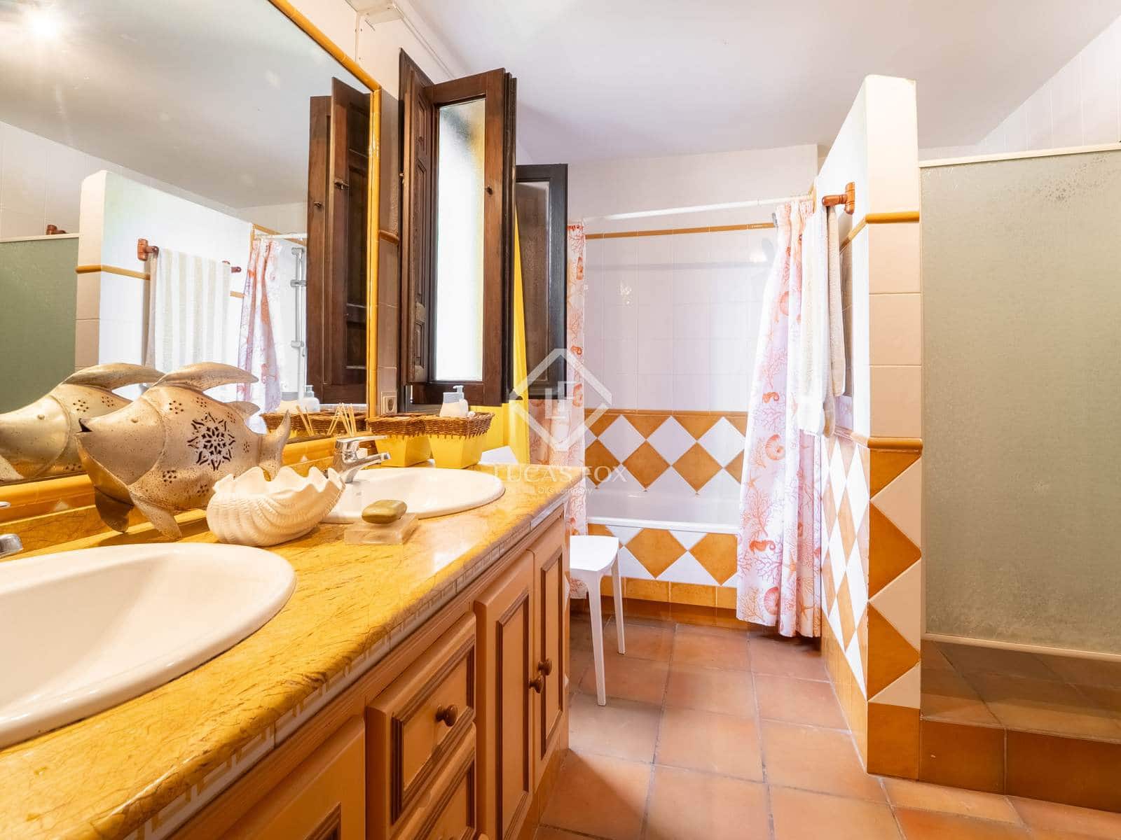 6 bedroom Villa for sale in Alicante / Alacant city with pool garage - € 1,350,000 (Ref: 9360444)