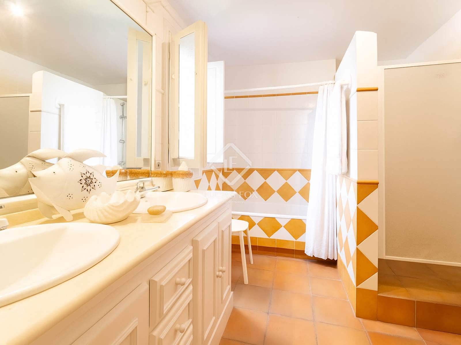 6 bedroom Villa for sale in Alicante / Alacant city with pool garage - € 1,350,000 (Ref: 9360444)