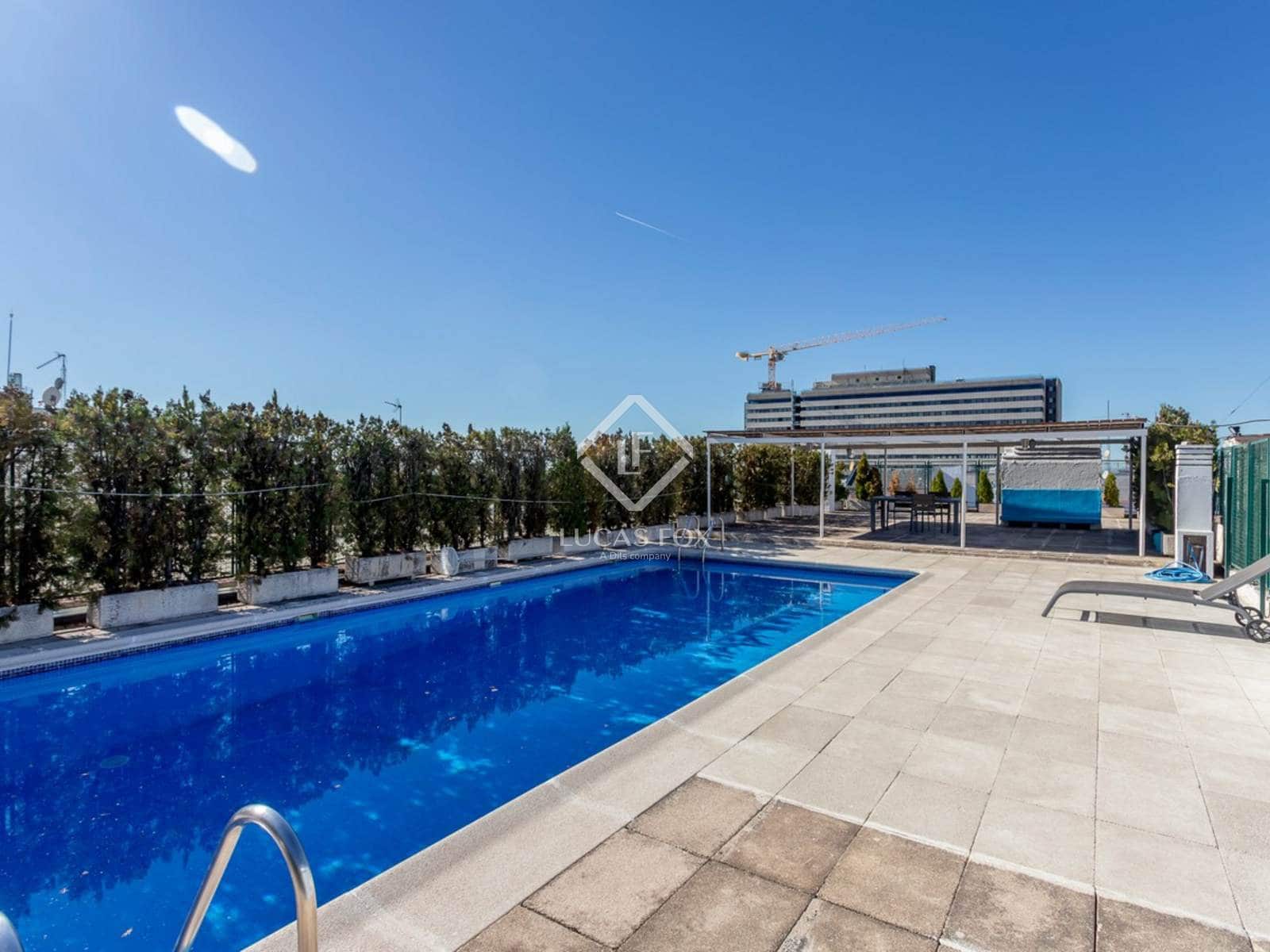 4 sovrum Lägenhet att hyra i Madrid stad med pool garage - 5 400 € (Ref: 9360893)