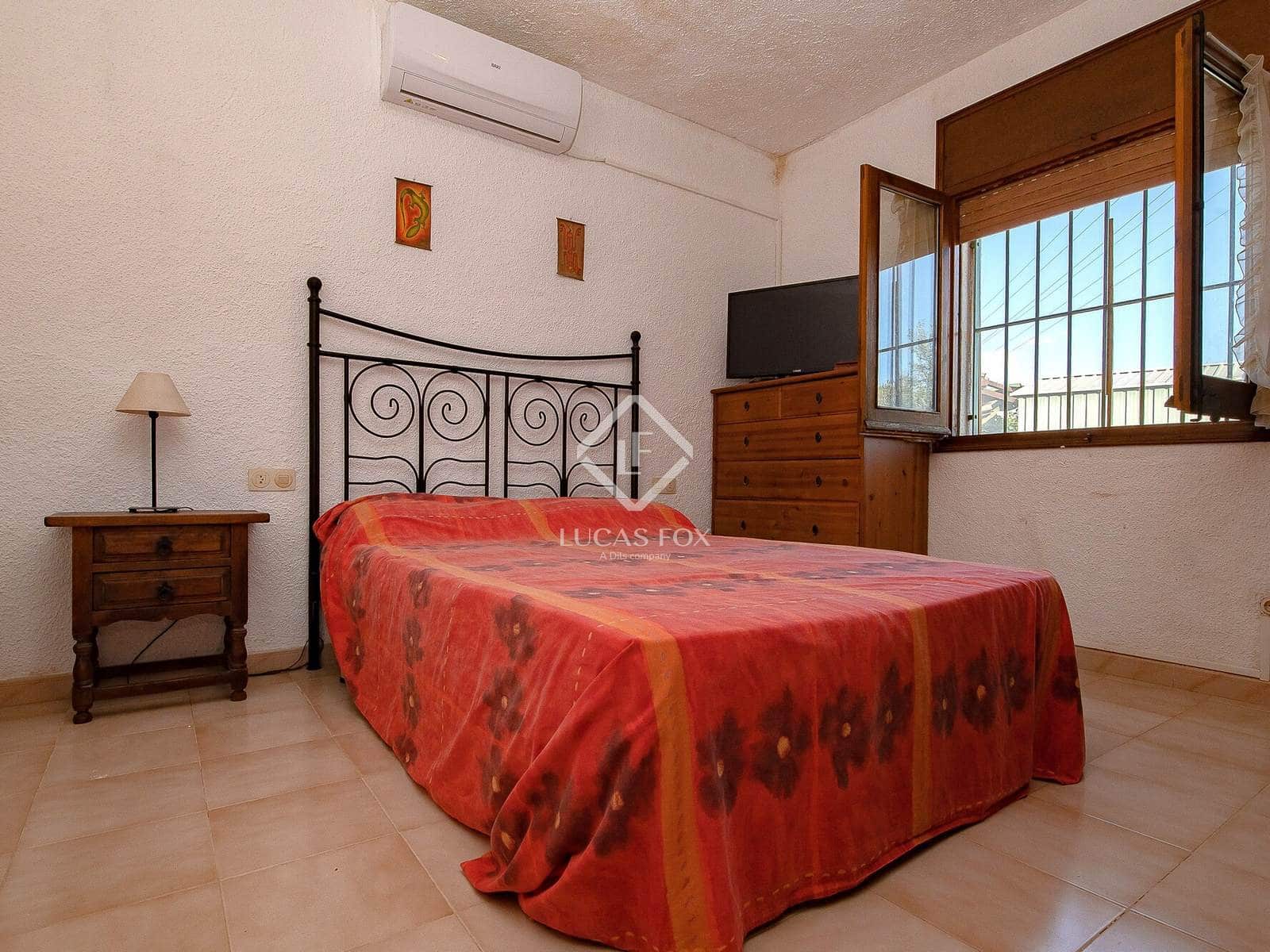 4 bedroom Villa for sale in Sant Antoni de Calonge with garage - € 380,000 (Ref: 9360894)