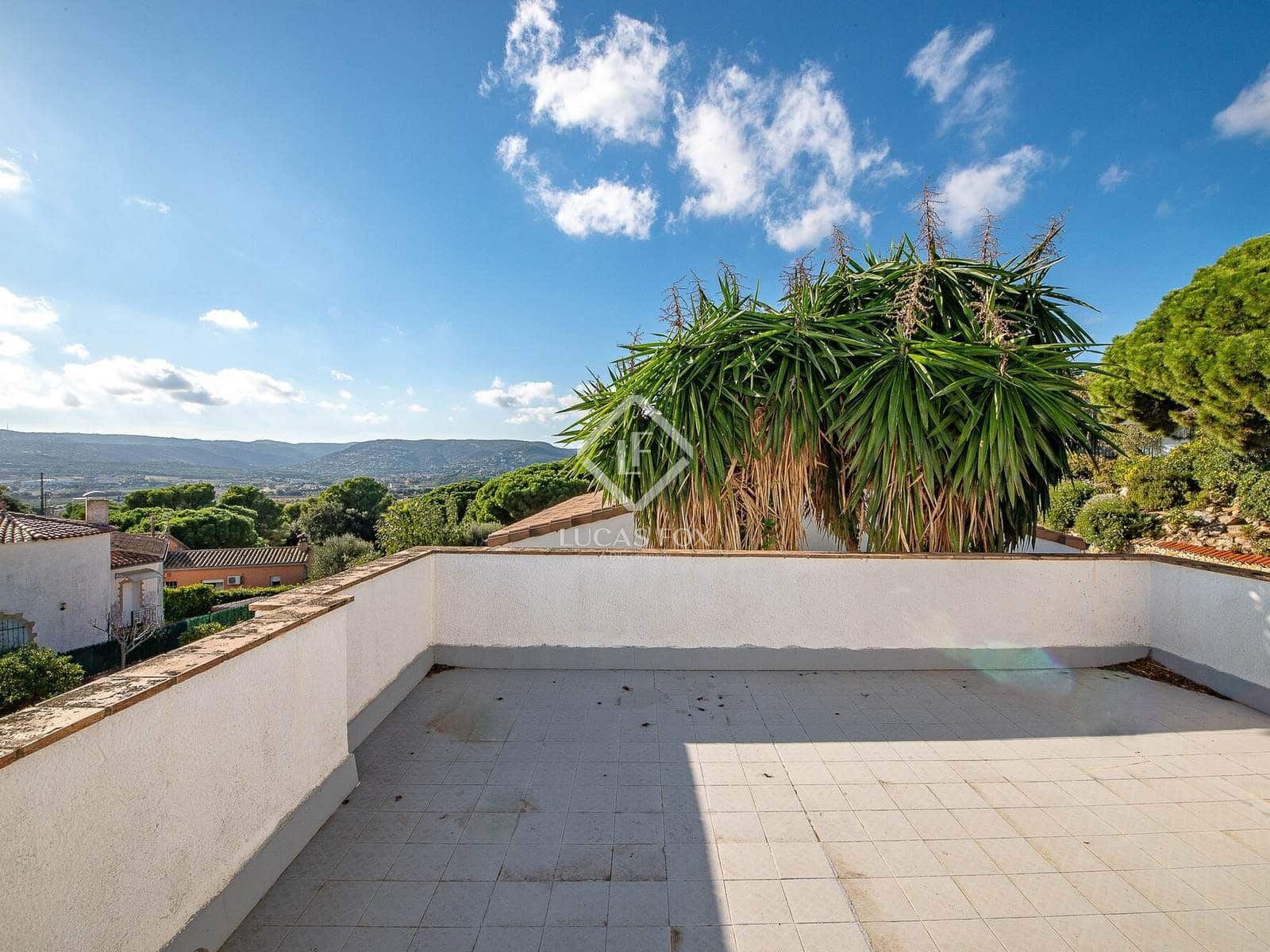 4 bedroom Villa for sale in Sant Antoni de Calonge with garage - € 380,000 (Ref: 9360894)