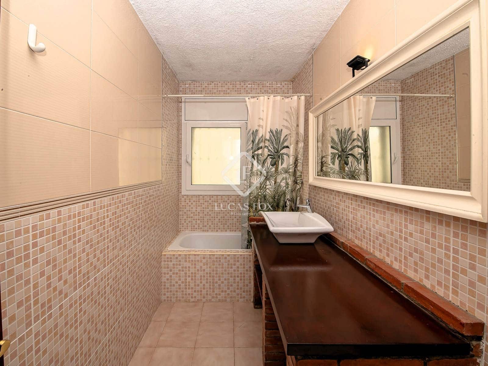 4 bedroom Villa for sale in Sant Antoni de Calonge with garage - € 380,000 (Ref: 9360894)