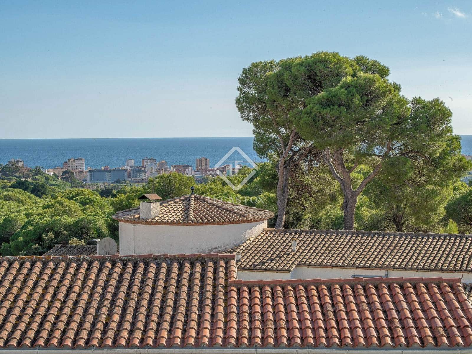 4 bedroom Villa for sale in Sant Antoni de Calonge with garage - € 380,000 (Ref: 9360894)