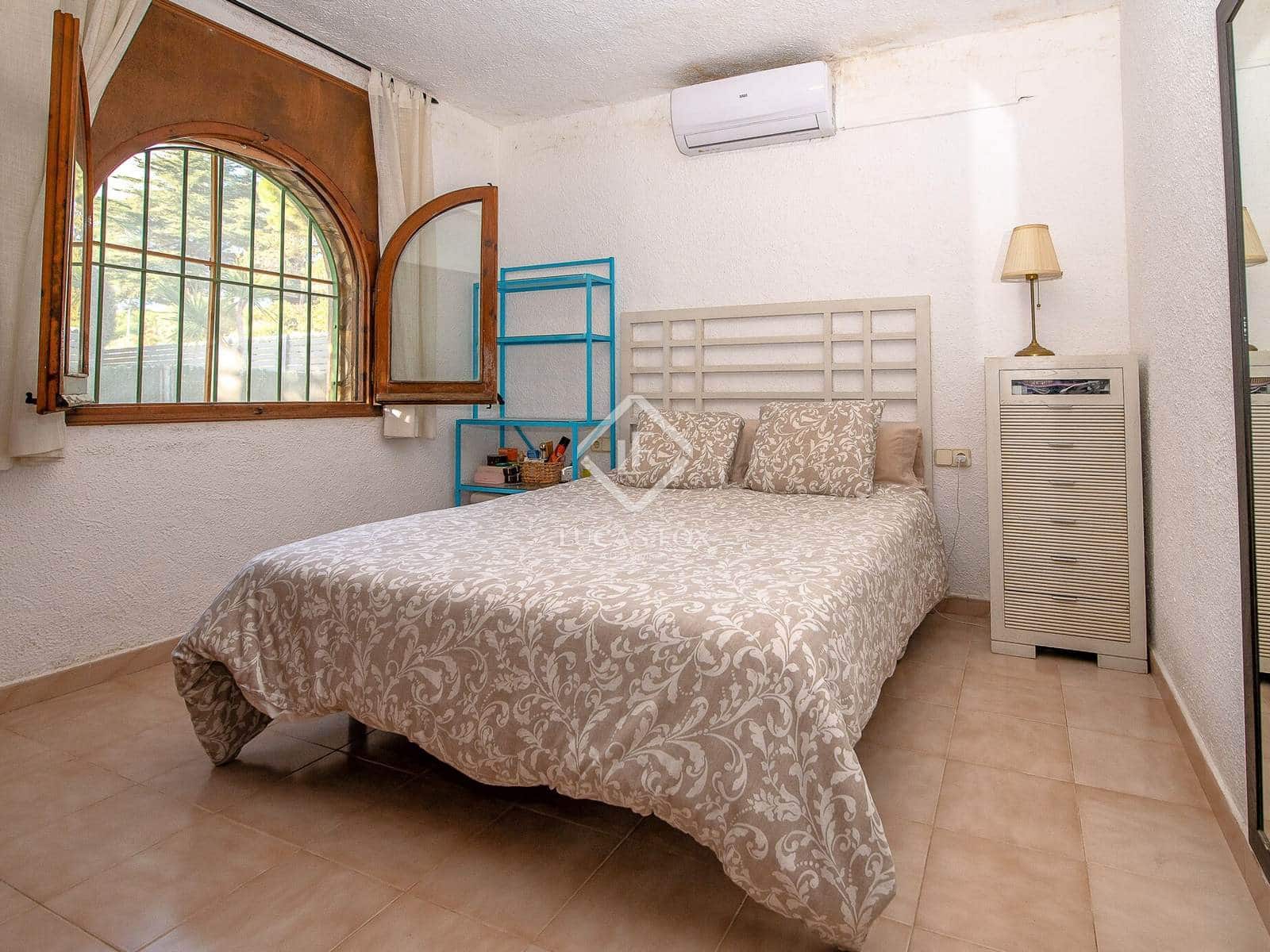 4 bedroom Villa for sale in Sant Antoni de Calonge with garage - € 380,000 (Ref: 9360894)