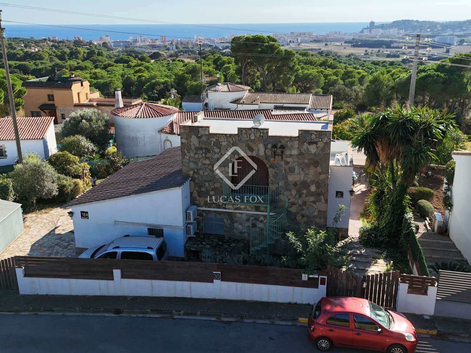 4 bedroom Villa for sale in Sant Antoni de Calonge with garage - € 380,000 (Ref: 9360894)